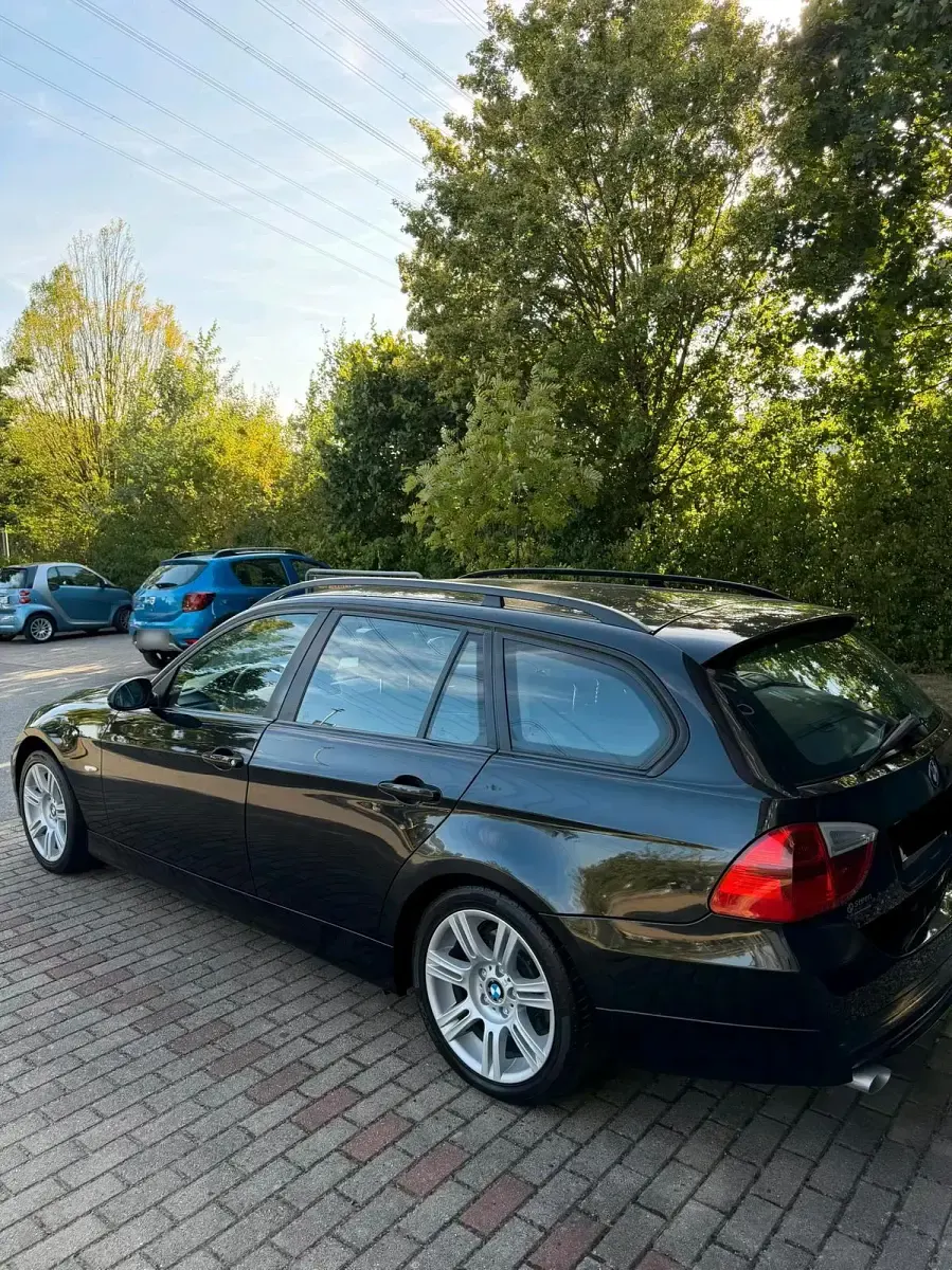 Gebraucht BMW 320 177 PS (130 kW) 2008 Schwarz Kombi