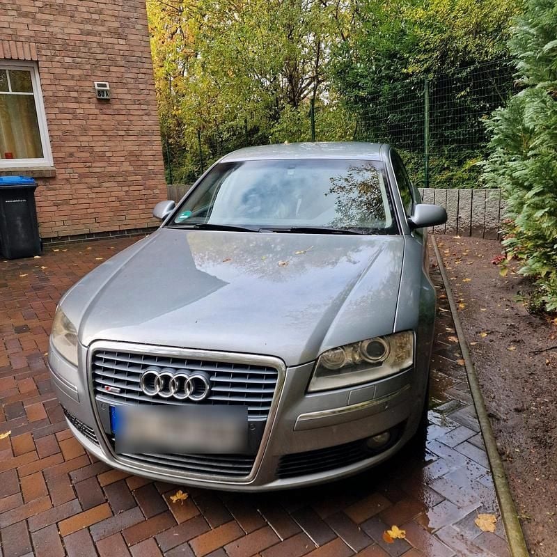 Grau Gebraucht 2007 Audi A8 Limousine | 3.990 € (Superpreis) - Bild 1/4
