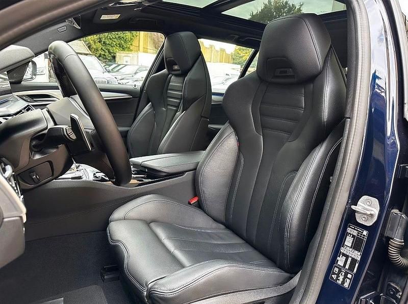 Tansanitblau metallic Gebraucht 2022 BMW 540 M Sport Kombi | 42.989 € (Etwas zu teuer) - Bild 1/4