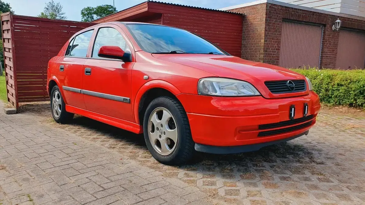 Gebraucht Opel Astra 101 PS (74 kW) 2000 Rot Limousine
