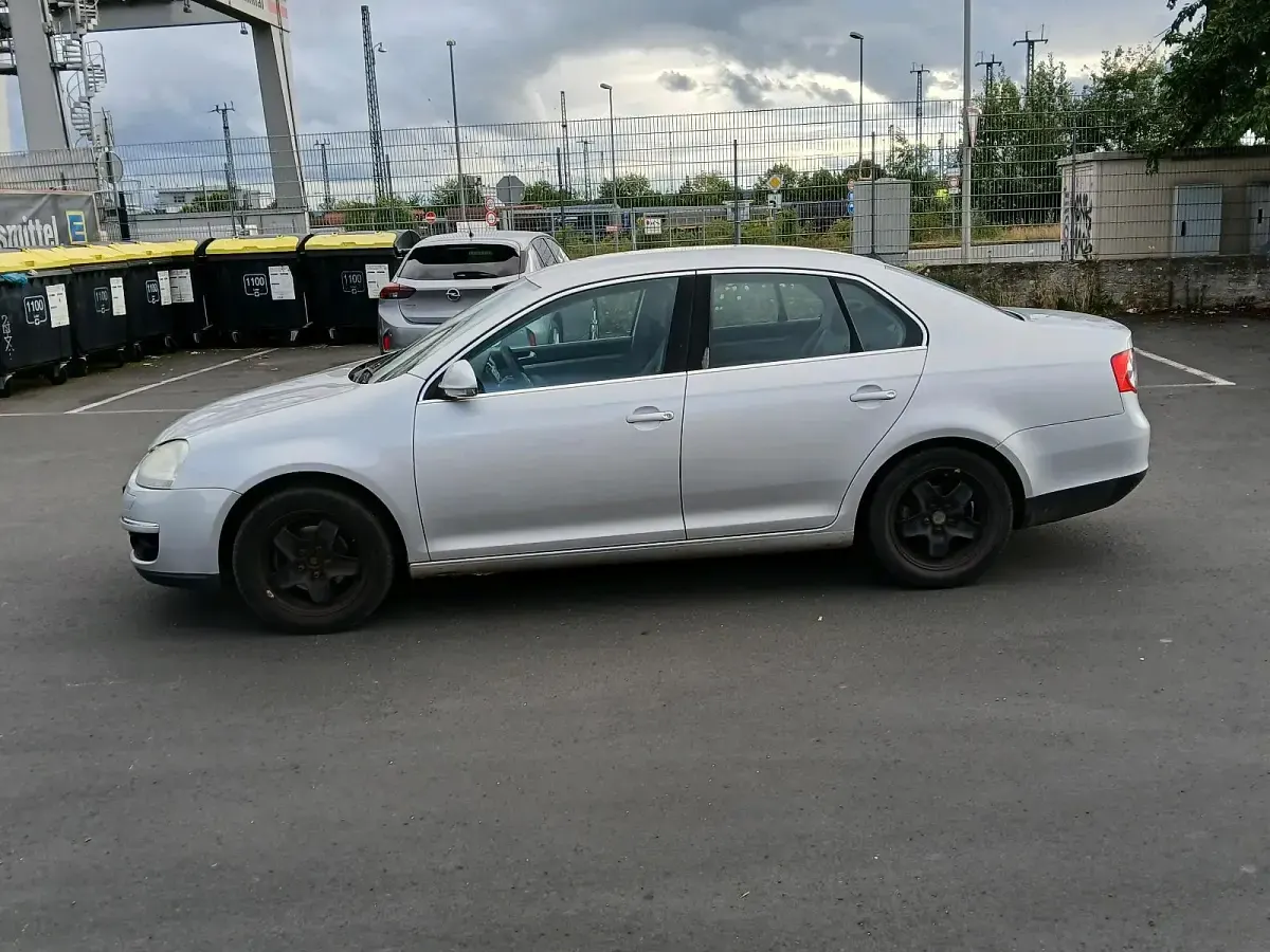 Gebraucht VW Jetta 116 PS (85 kW) 2007 Silber Limousine