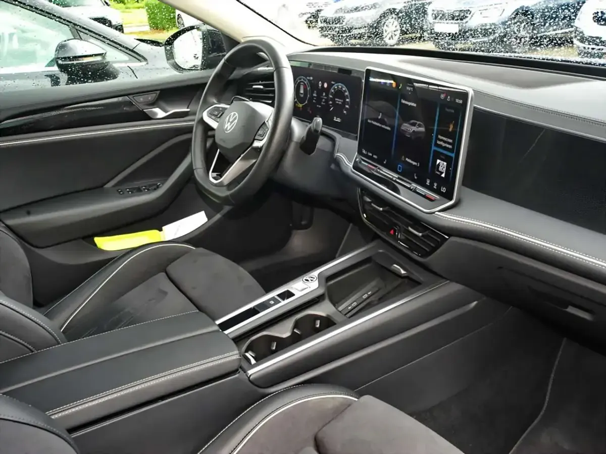 Gebraucht VW Passat Business 150 PS (110 kW) 2025 Grenadillschwarz Kombi