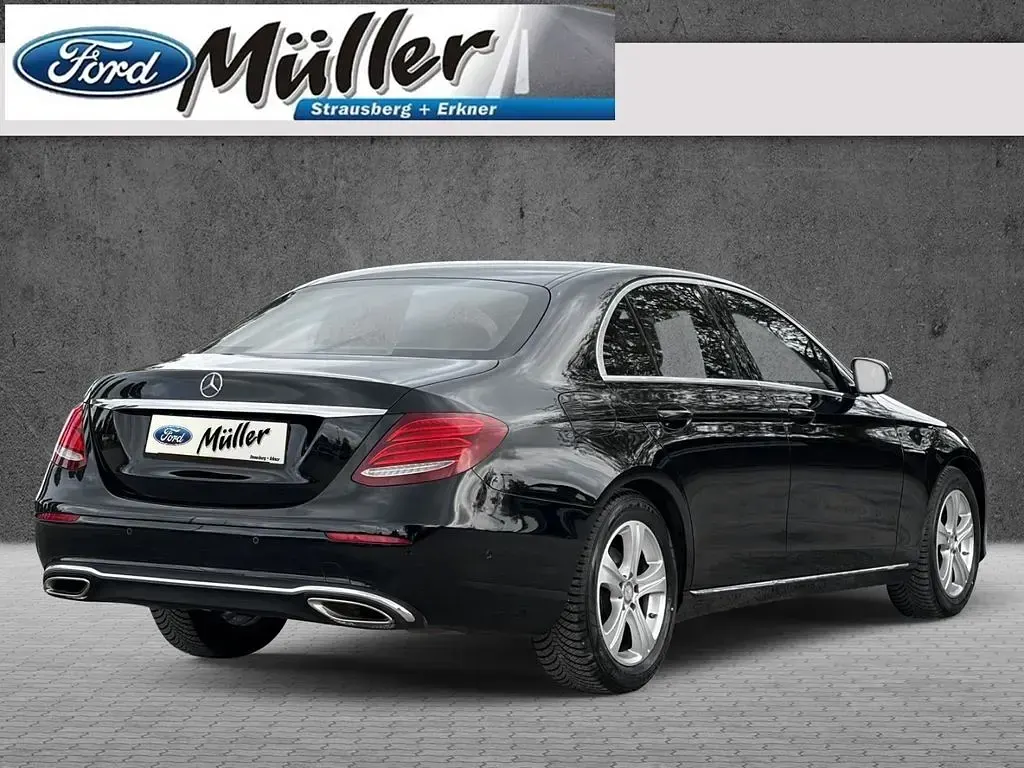 Gebraucht Mercedes E200 Avantgarde 184 PS (135 kW) 2016 Obsidianschwarz  metalliclack Limousine
