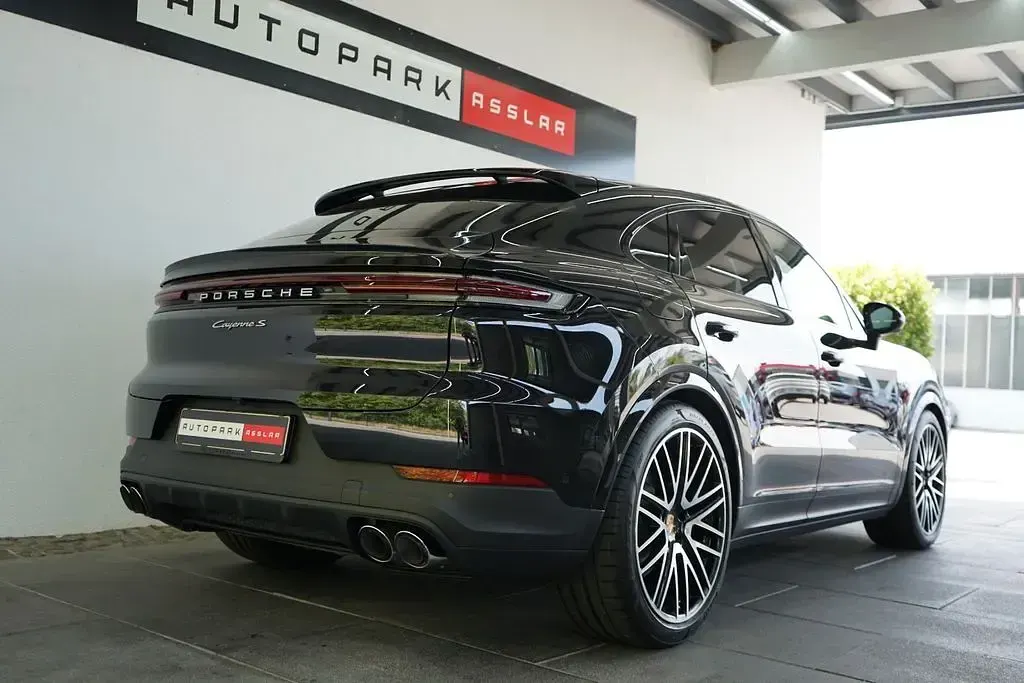 Gebraucht Porsche Cayenne 519 PS (381 kW) 2025 Chromitschwarzmetallic SUV