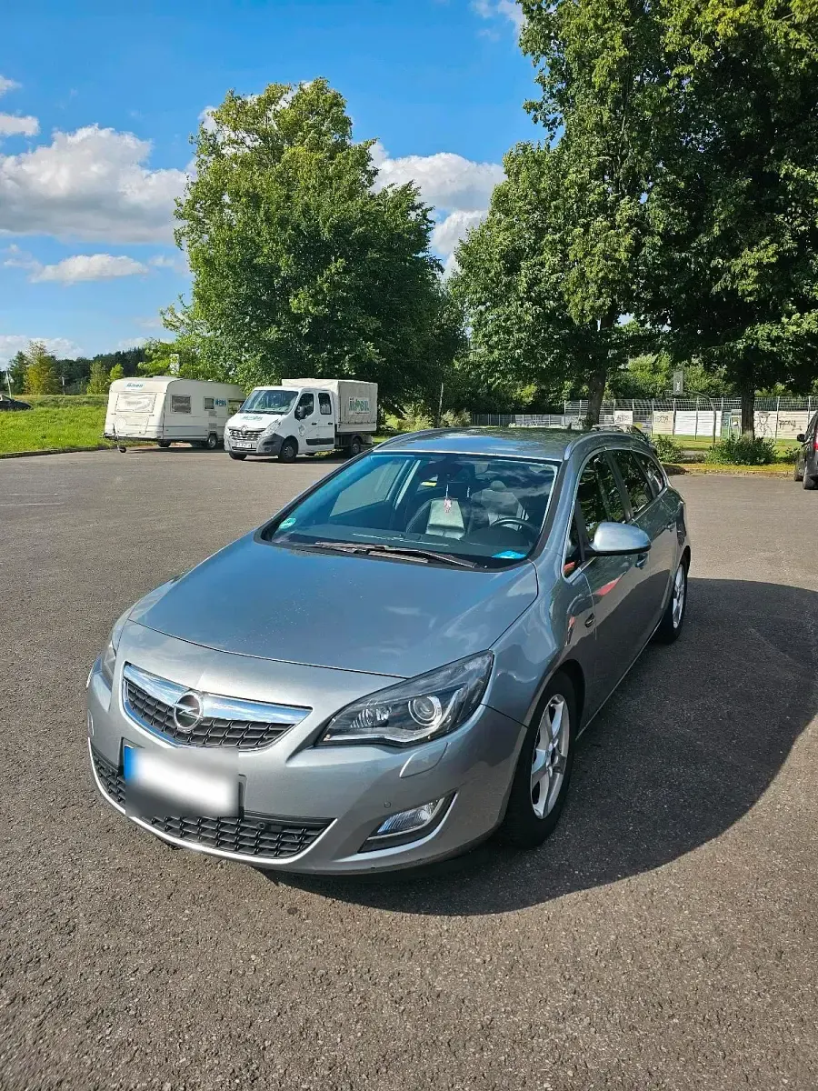 Second-hand Opel Astra 160 CP (117 kW) 2011 Gri Break