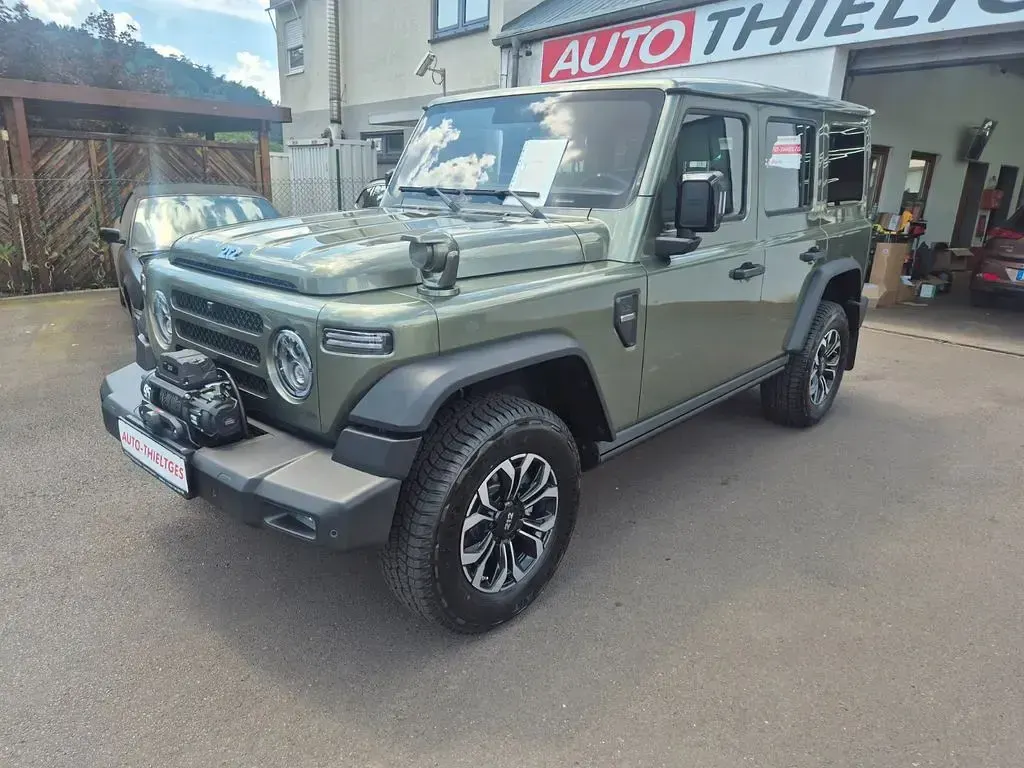 Neu BAW 212 166 PS (122 kW) 2026 Grün metallic SUV