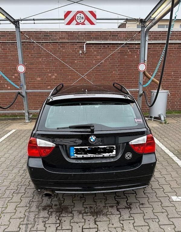 Gebraucht BMW 318 143 PS (105 kW) 2007 Schwarz Kombi