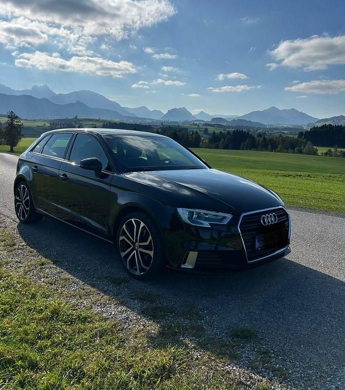 Schwarz Gebraucht 2018 Audi A3 Sportback Sport Kleinwagen | 12.500 € (Fairer Preis) - Bild 1/4