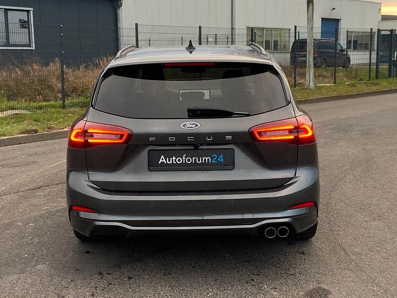 Gebraucht Ford Focus ST-Line 155 PS (114 kW) 2024 Grau Kombi