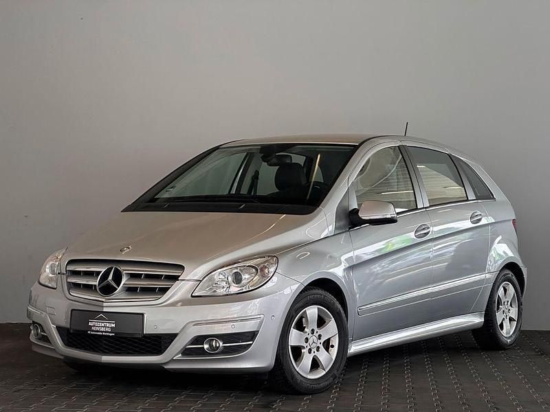 Silber Gebraucht 2010 Mercedes B180 Van / Kleinbus | 10.990 € (Teuer) - Bild 1/4