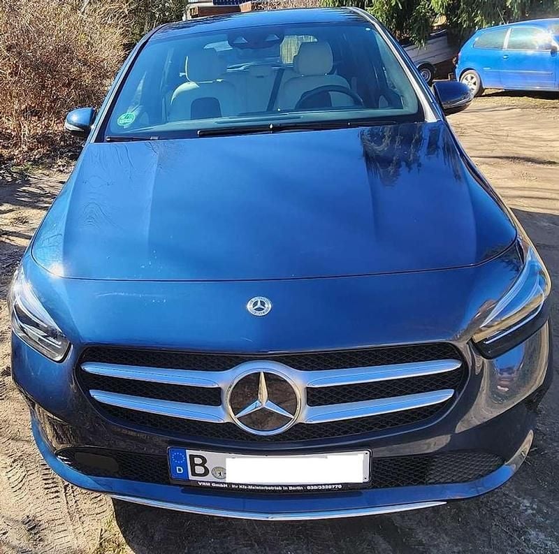 Gebraucht Mercedes B250 Style 160 PS (117 kW) 2020 Blau Van / Kleinbus