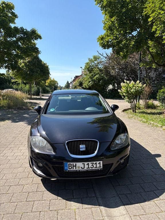 Schwarz Gebraucht 2011 Seat Leon Ecomotive Limousine | 3.500 € (Guter Preis) - Bild 1/4