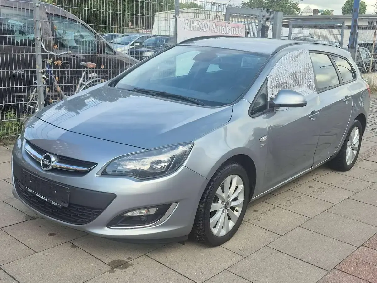 Gebraucht Opel Astra Active 110 PS (80 kW) 2013 Silbersee/perl silber (m2) Kombi