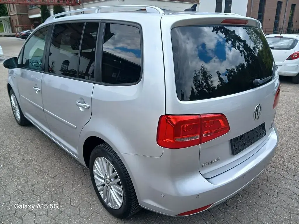 Gebraucht VW Touran Cup 105 PS (77 kW) 2014 Silber Van / Kleinbus