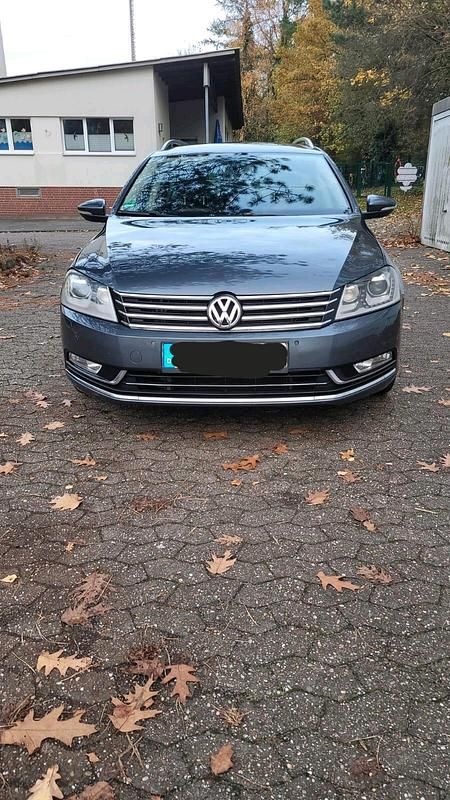 Grau Gebraucht 2011 VW Passat Highline Kombi | 5.800 € (Guter Preis) - Bild 1/4