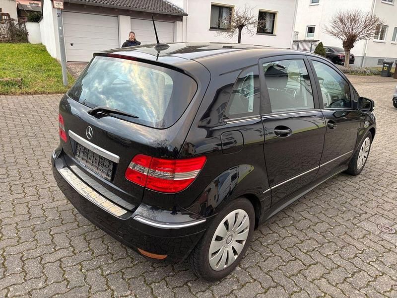 Gebraucht Mercedes B200 136 PS (100 kW) 2010 Schwarz Van / Kleinbus