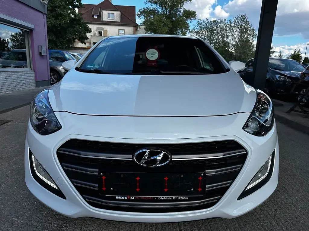 Gebraucht Hyundai i30 Passion Plus 135 PS (99 kW) 2017 Weiß Limousine