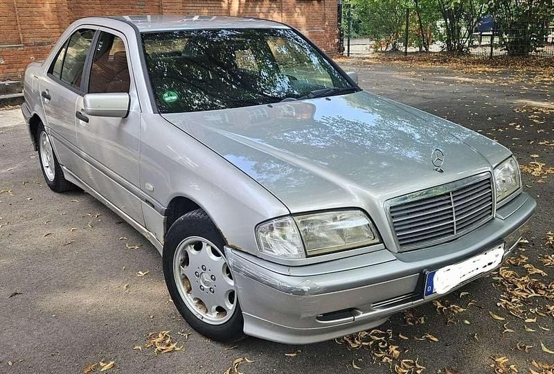 Silber Gebraucht 1997 Mercedes C180 Classic Limousine | 3.000 € (Fairer Preis) - Bild 1/4
