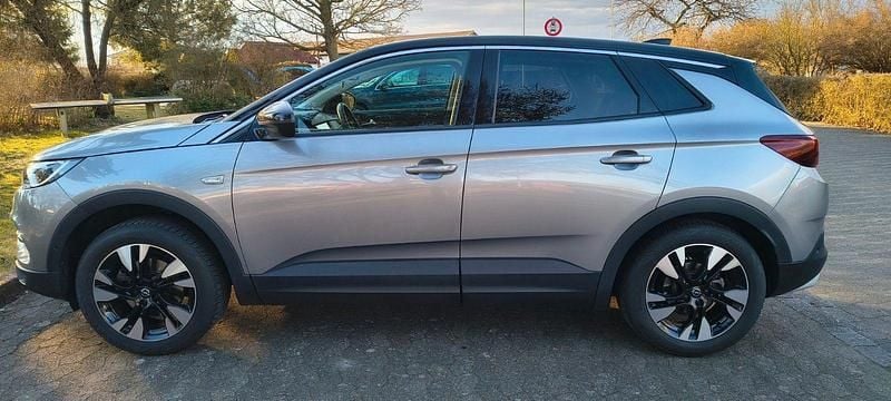 Grau Gebraucht 2020 Opel Grandland X Business SUV | 15.790 € (Superpreis) - Bild 1/4