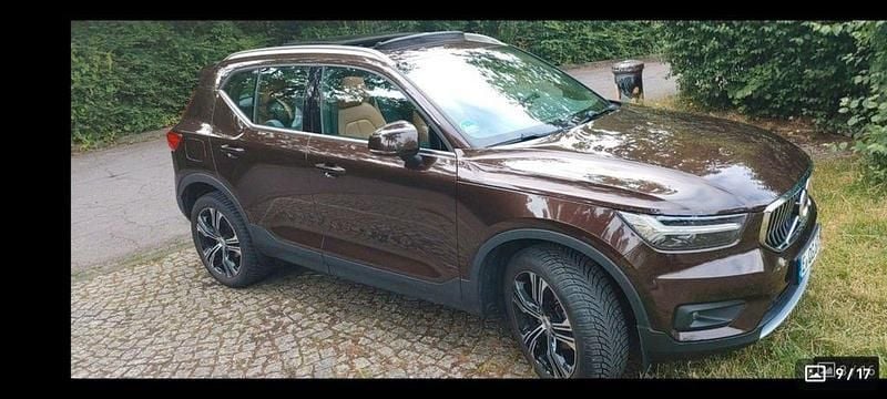 Braun Gebraucht 2019 Volvo XC40 Inscription SUV | 21.599 € (Superpreis) - Bild 1/4