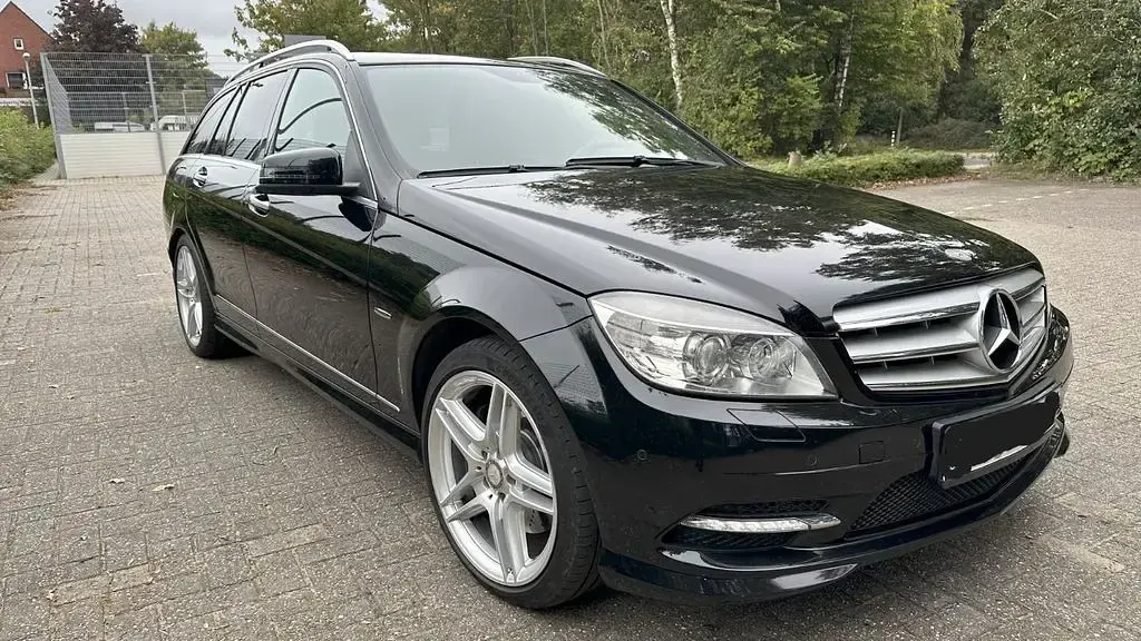 Gebraucht Mercedes C350 Avantgarde 272 PS (200 kW) 2010 Schwarz Limousine