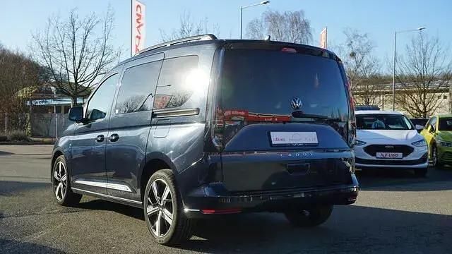 Second-hand VW Caddy Move 122 CP (89 kW) 2021 Albastru Monovolum