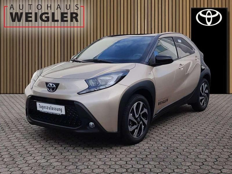 Beige Neu 2025 Toyota Aygo X SUV | 16.868 € (Guter Preis) - Bild 1/4