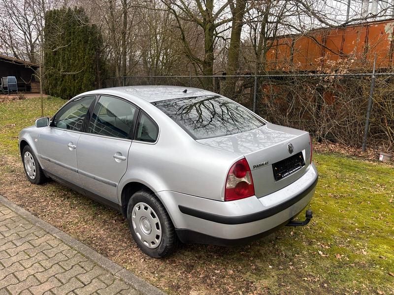 Gebraucht VW Passat 130 PS (95 kW) 2002 Silber Limousine