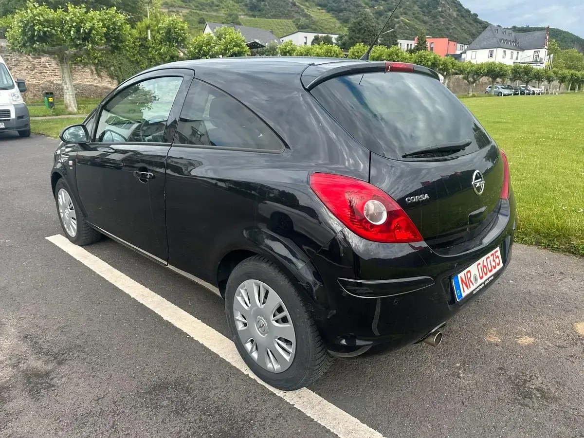 Gebraucht Opel Corsa 87 PS (63 kW) 2011 Schwarz Kleinwagen
