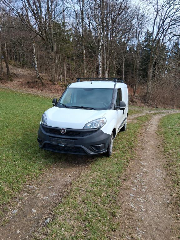 Weiß Gebraucht 2018 Fiat Doblò Van / Kleinbus | 9.600 € (Fairer Preis) - Bild 1/4