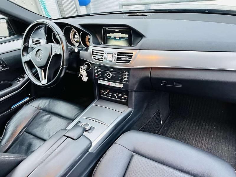 Schwarz Gebraucht 2015 Mercedes E200 Limousine | 13.399 € (Fairer Preis) - Bild 1/4