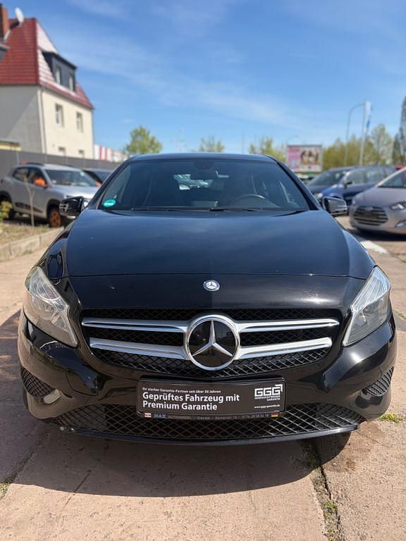 Gebraucht Mercedes A180 122 PS (89 kW) 2013 Schwarz Limousine