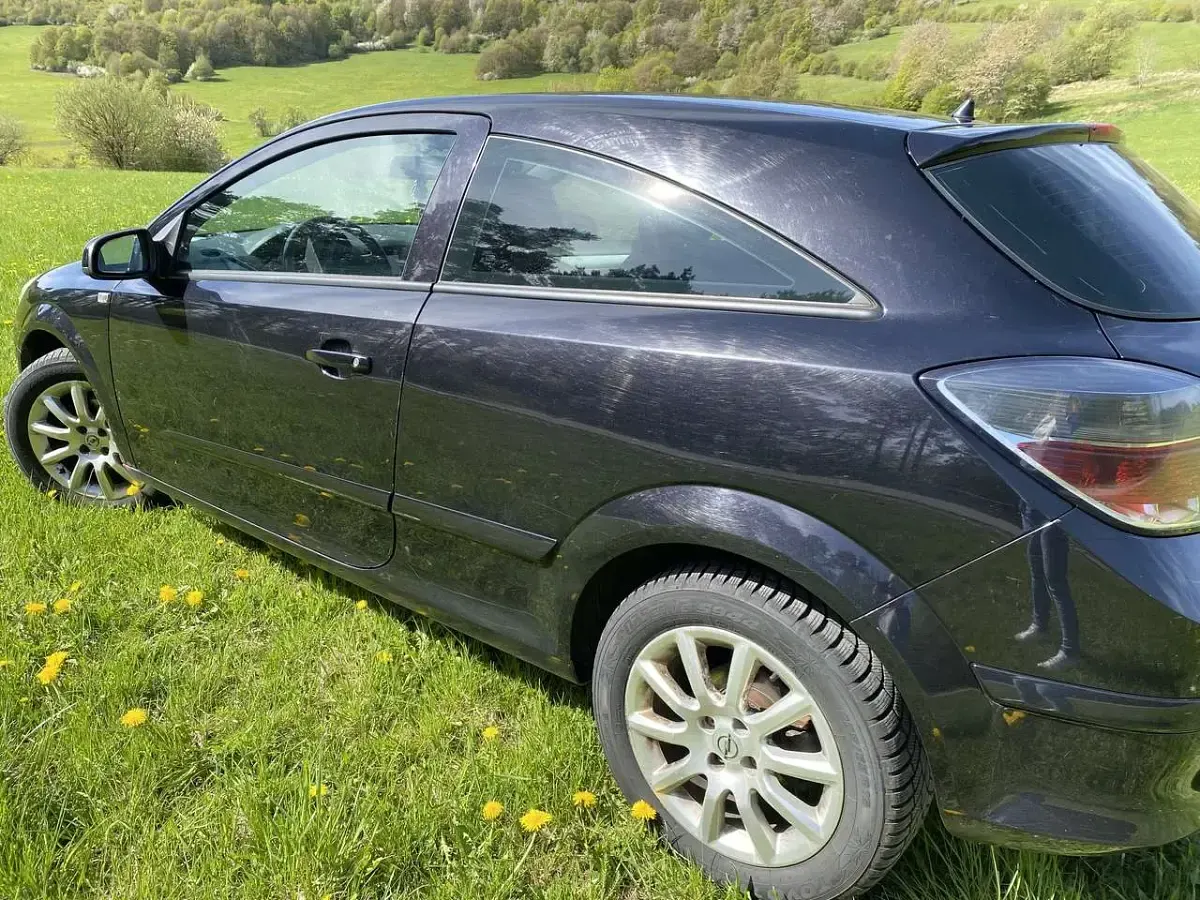 Gebraucht Opel Astra 147 PS (108 kW) 2006 Schwarz Coupé