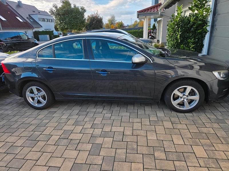 Blau Gebraucht 2015 Volvo S60 R-Design Limousine | 7.300 € - Bild 1/4