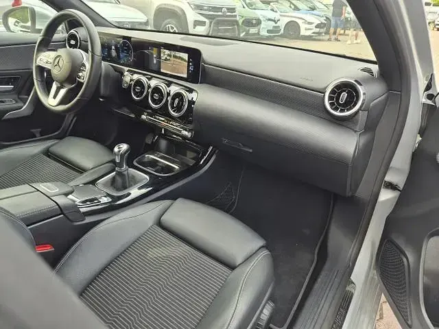 Gebraucht Mercedes A200 Progressive 163 PS (119 kW) 2018 Iridiuimsilber metallic iridiuimsilber metallic Limousine