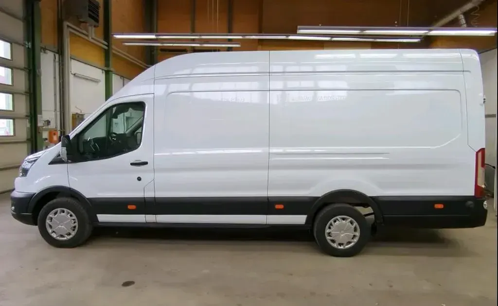 Gebraucht Ford Transit Trend 170 PS (125 kW) 2023 Frozen white Van / Kleinbus