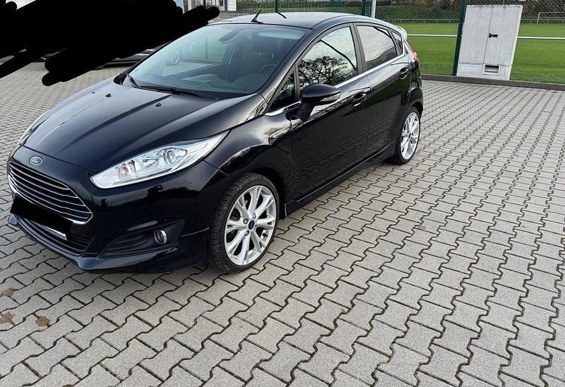 Schwarz Gebraucht 2015 Ford Fiesta Titanium Kleinwagen | 7.200 € (Fairer Preis) - Bild 1/4