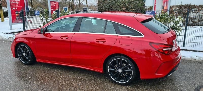 Rot Gebraucht 2016 Mercedes CLA250 Shooting Brake AMG line Kombi | 20.900 € (Fairer Preis) - Bild 1/4