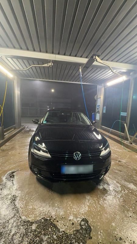 Gebraucht VW Jetta 105 PS (77 kW) 2012 Schwarz Limousine
