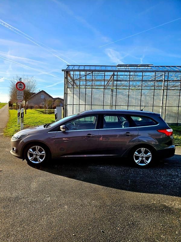 Usata Ford Focus 101 CV (74 kW) 2012 Grigio Station wagon