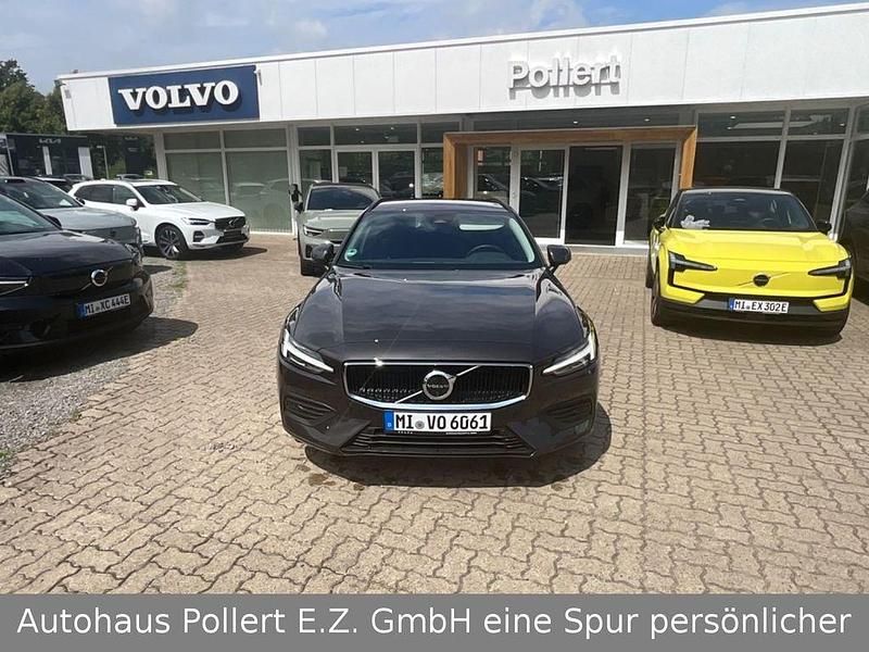 Gebraucht Volvo V60 Core 197 PS (144 kW) 2025 Grau Kombi