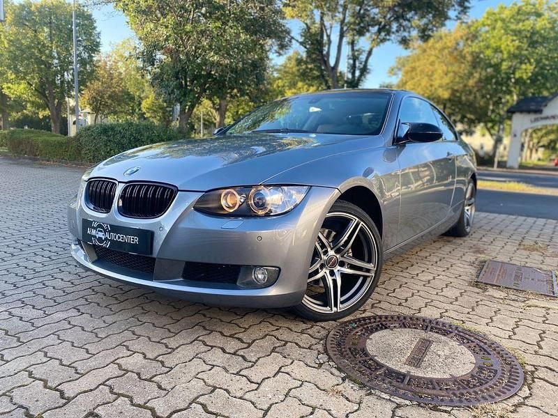 Silber Gebraucht 2007 BMW 320 Shadowline Coupé | 6.499 € (Guter Preis) - Bild 1/4