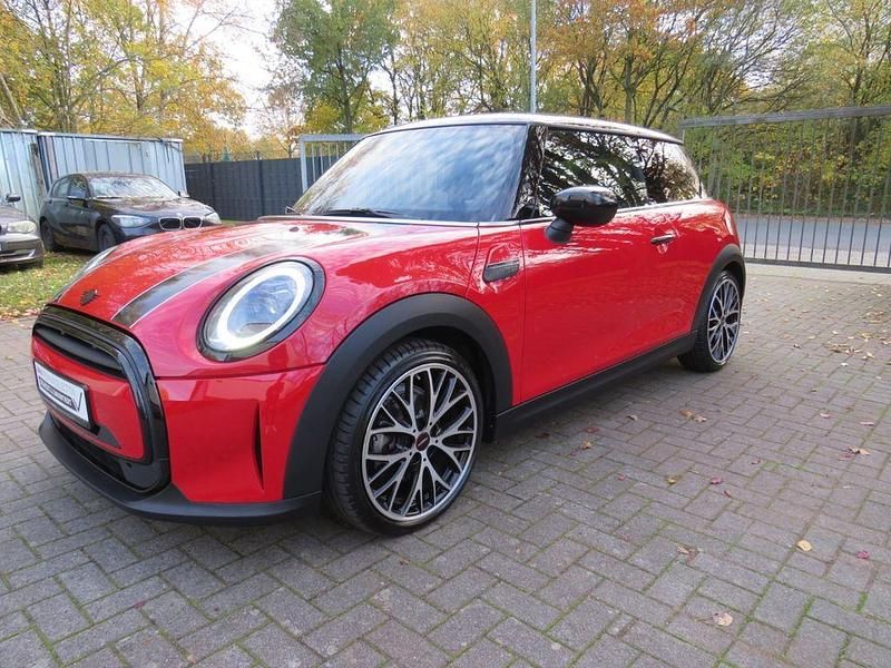 Rot Gebraucht 2021 Mini Cooper Classic Kleinwagen | 22.890 € (Teuer) - Bild 1/4