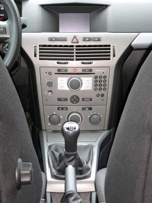 Gebraucht Opel Astra 90 PS (66 kW) 2006 Silber metallic Limousine