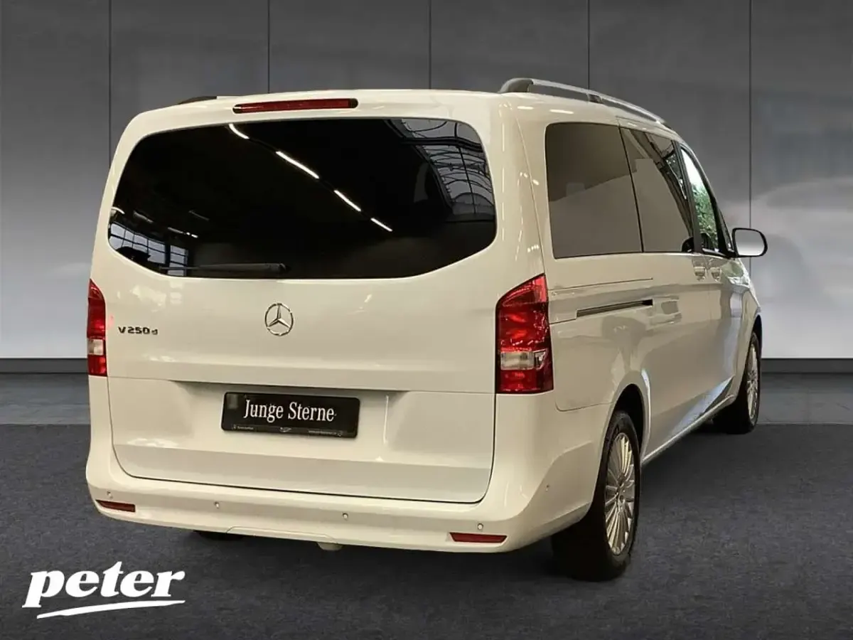 Gebraucht Mercedes V250 190 PS (139 kW) 2024 Bergkristallweiß metallic Van / Kleinbus