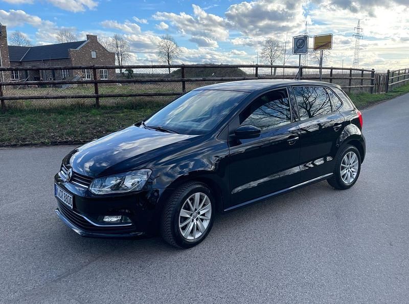 Gebraucht VW Polo Comfortline 60 PS (44 kW) 2015 Schwarz Kleinwagen