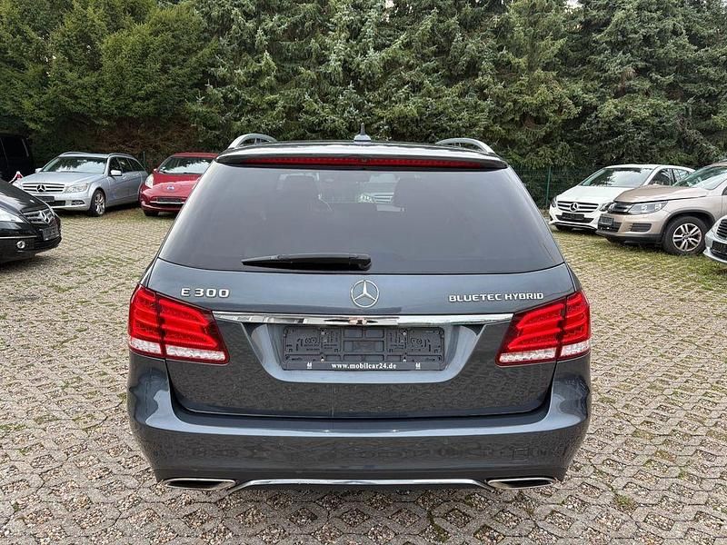 Gebraucht Mercedes E300 204 PS (150 kW) 2013 Grau Kombi