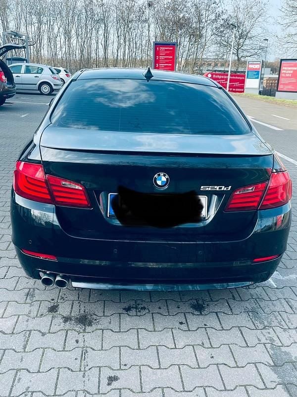 Gebraucht BMW 520 184 PS (135 kW) 2011 Schwarz Limousine
