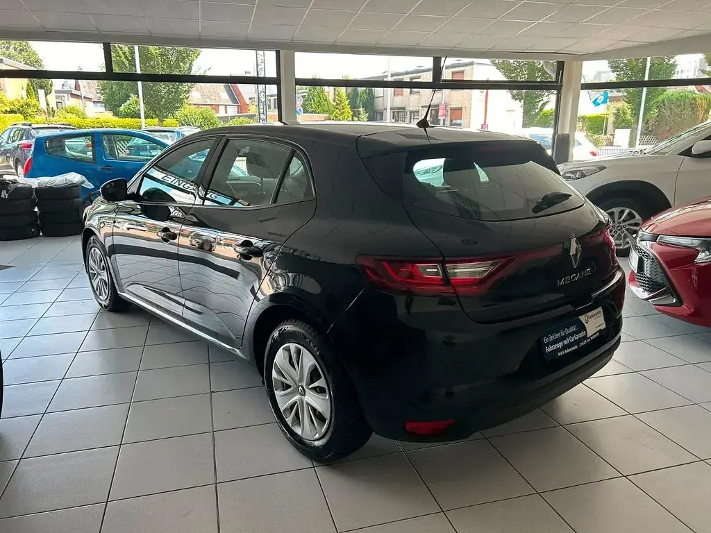 Gebraucht Renault Mégane Life 101 PS (74 kW) 2017 Schwarz Limousine