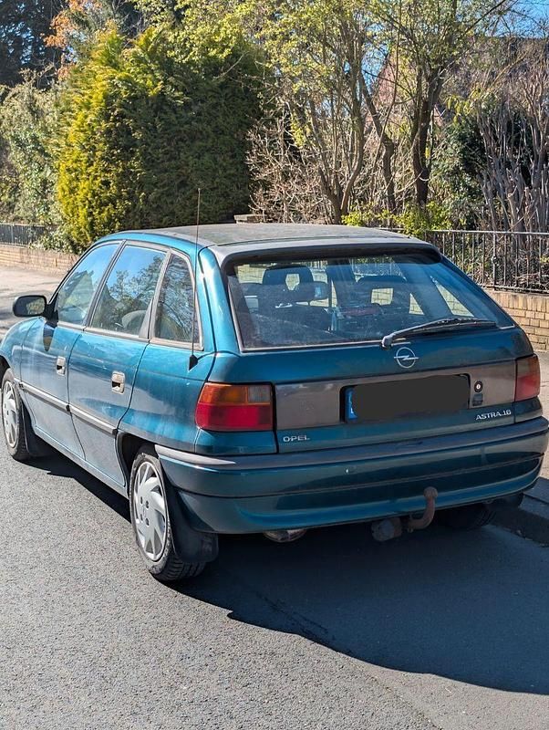 Gebraucht Opel Astra 75 PS (55 kW) 1997 Blau Limousine